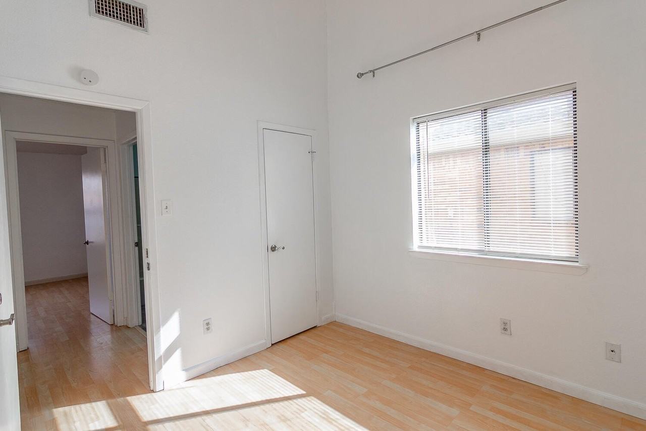 201 N Troy Ave #A - Photo 6 of 9