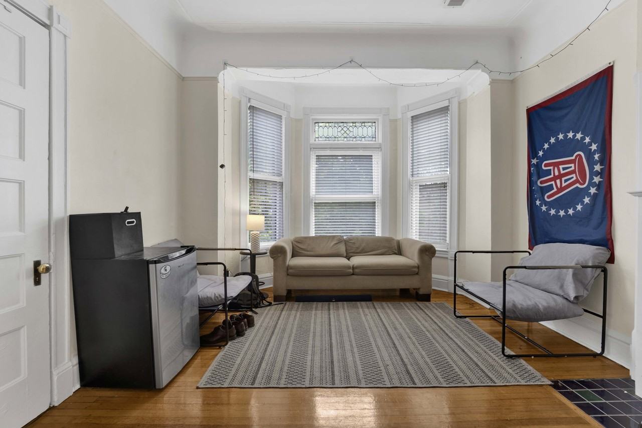 2522 N Burling St #2 - Photo 6 of 8