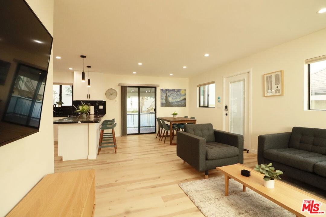 918 N San Vicente Blvd #D - Photo 4 of 8