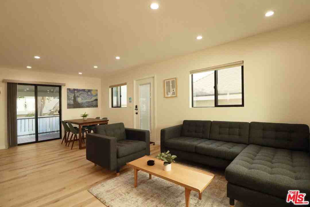 918 N San Vicente Blvd #D - Photo 6 of 8