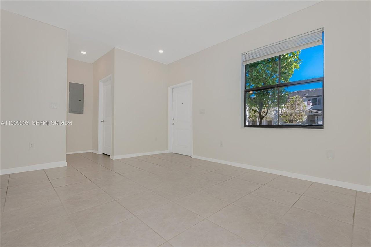 14732 Sw 181st Ter - Photo 3 of 8