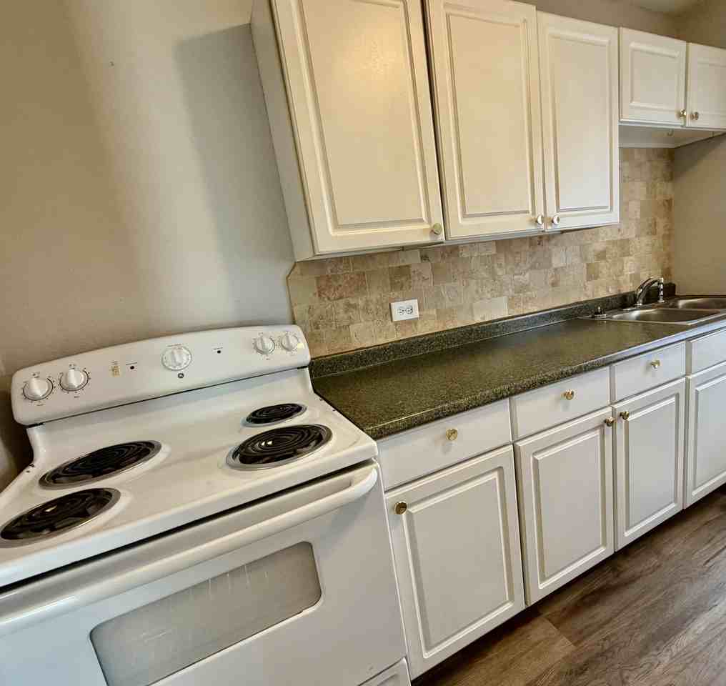 4010 Homan Ave - Photo 3 of 9