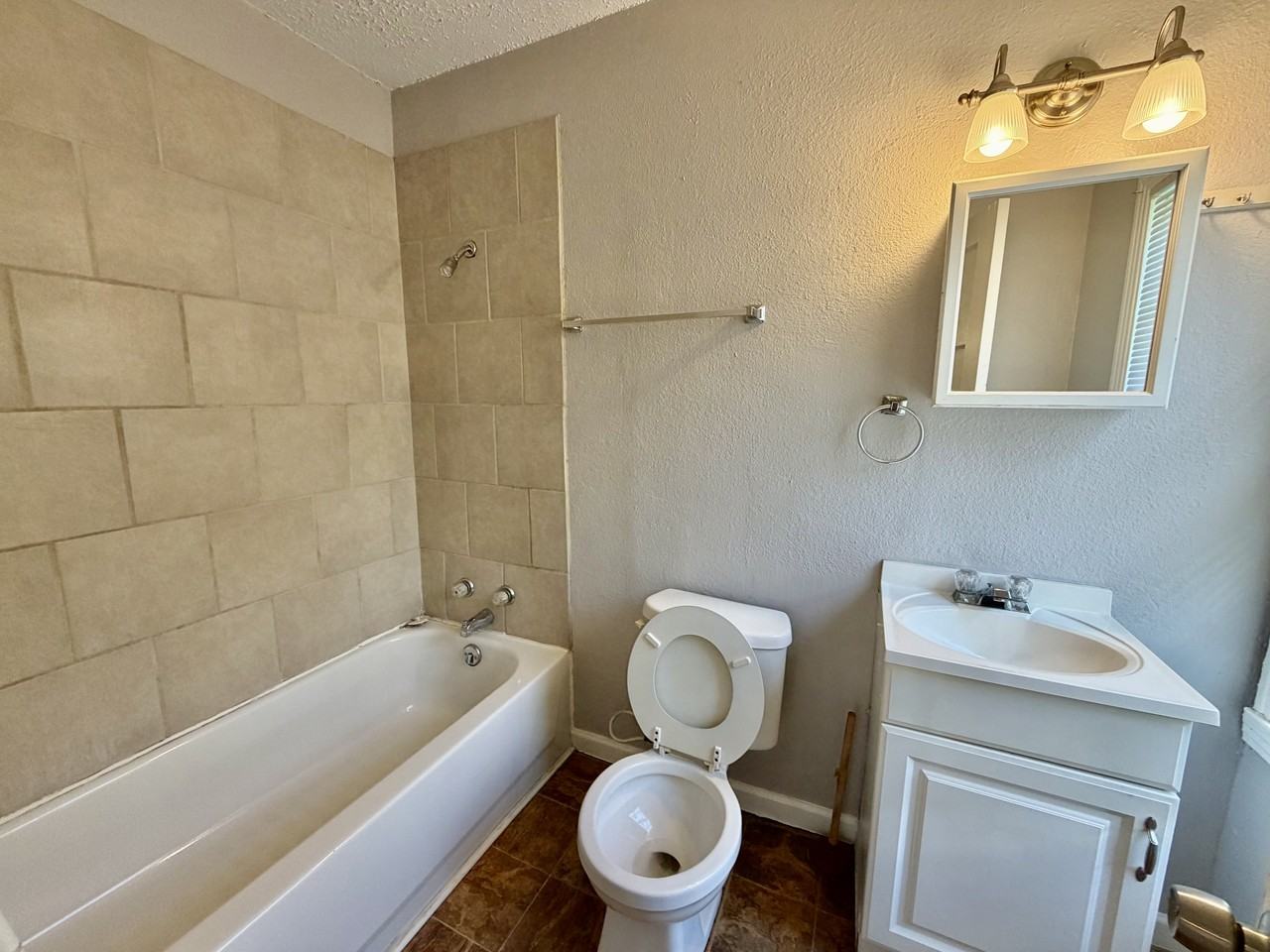 4010 Homan Ave - Photo 5 of 9