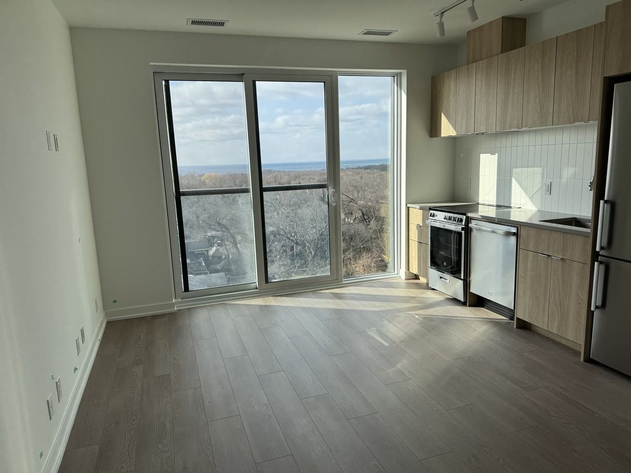 1660 Bloor Street West #1208 - Photo 4 of 13
