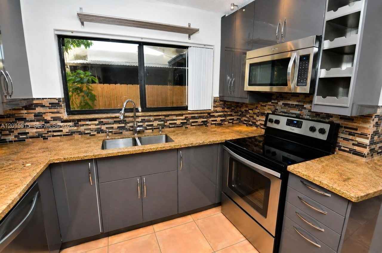 2934 Whitehead St #2 - Photo 4 of 23