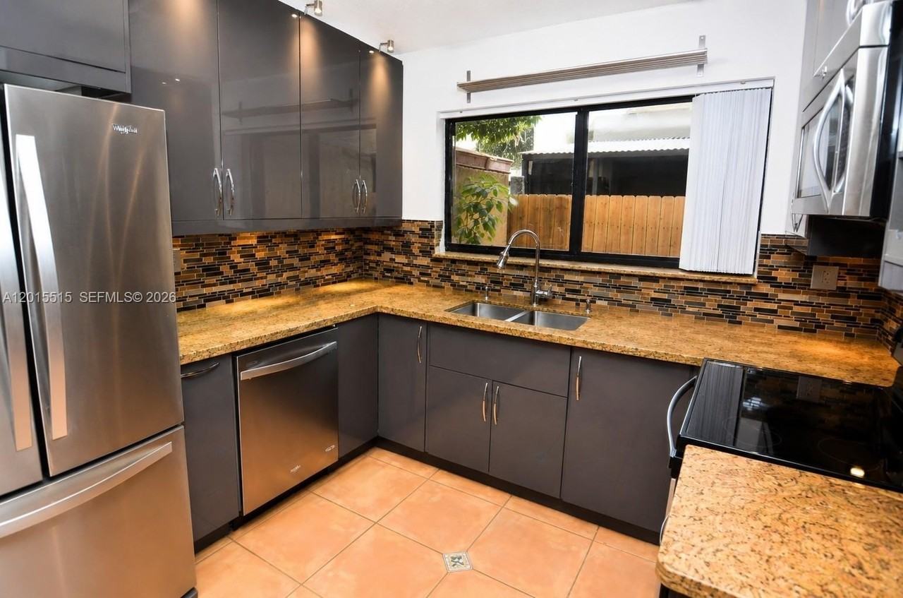 2934 Whitehead St #2 - Photo 5 of 23