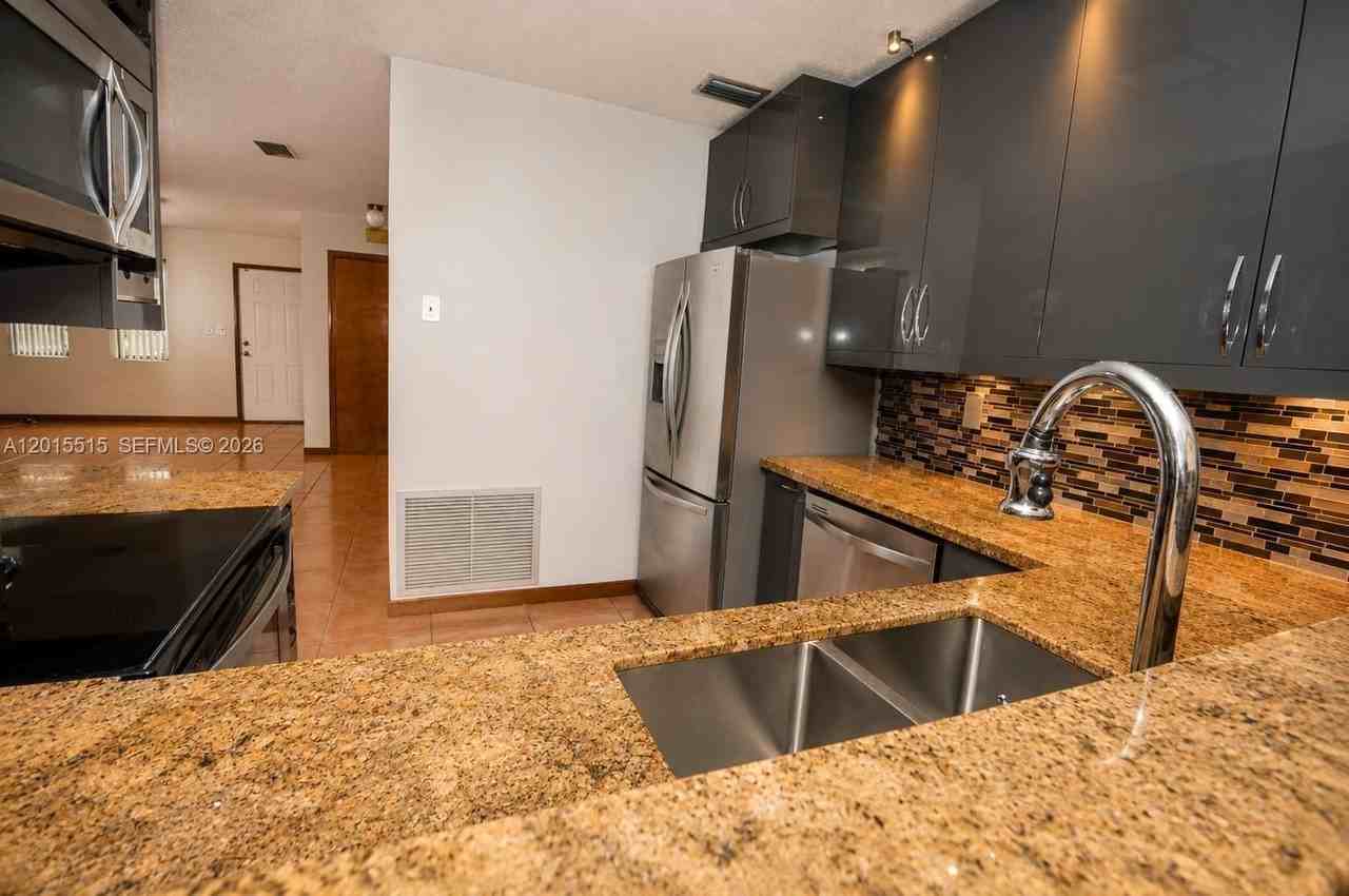 2934 Whitehead St #2 - Photo 6 of 23