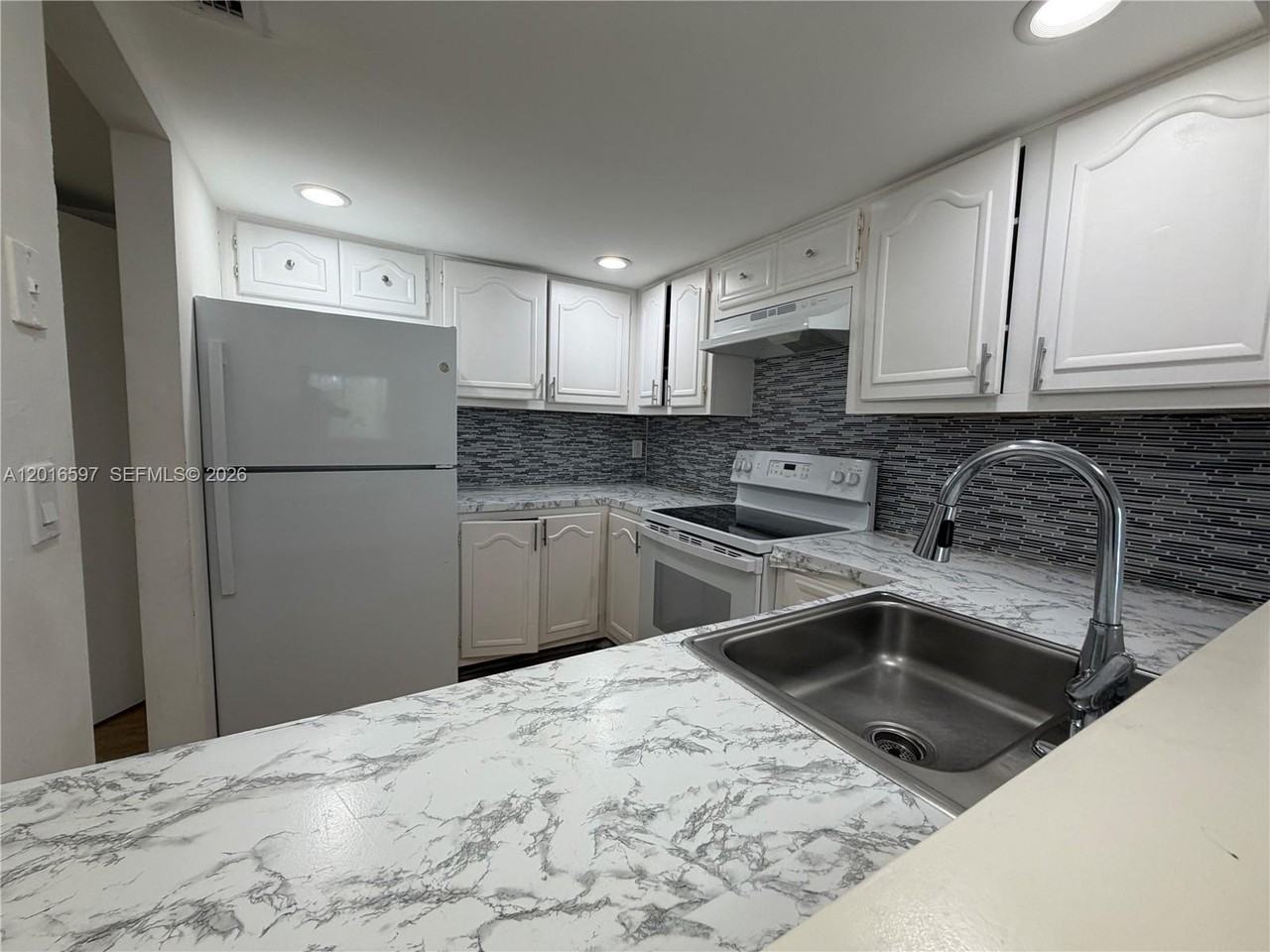 13685 Ne 10th Ave #304 - Photo 3 of 17