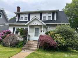 featured image of 190 Green St