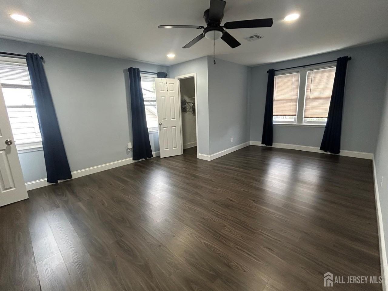 190 Green St - Photo 5 of 23
