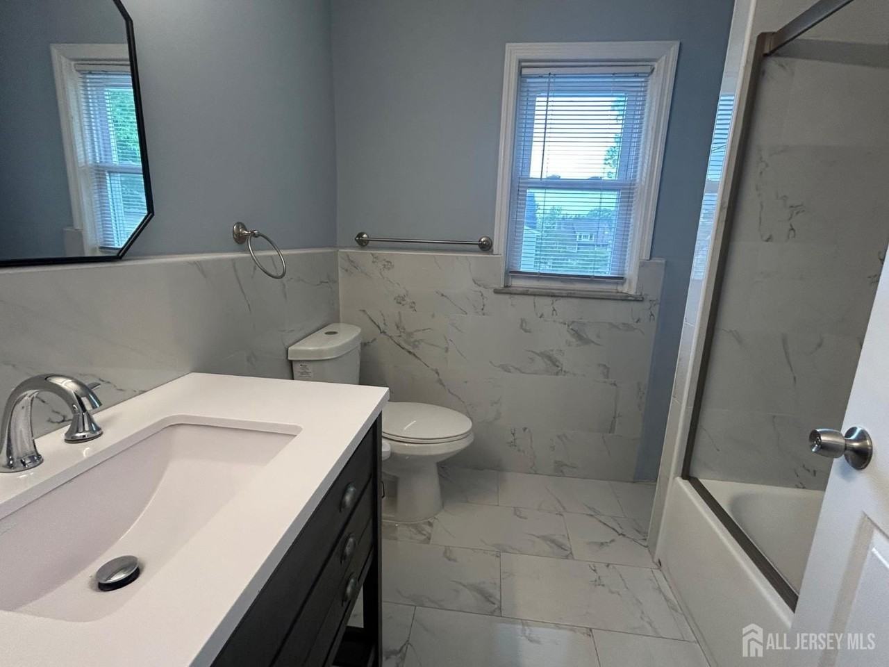 190 Green St - Photo 6 of 23
