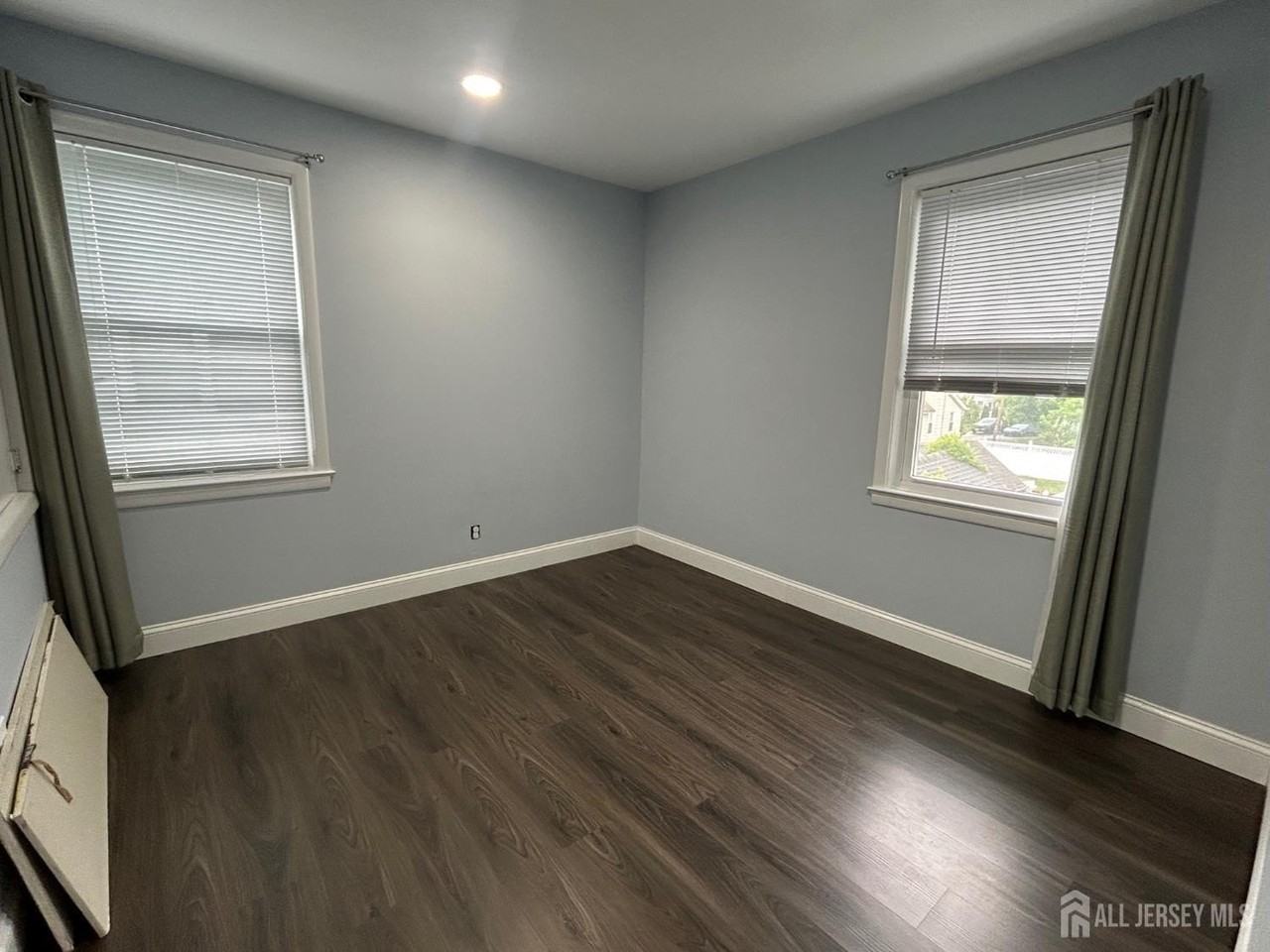 190 Green St - Photo 7 of 23