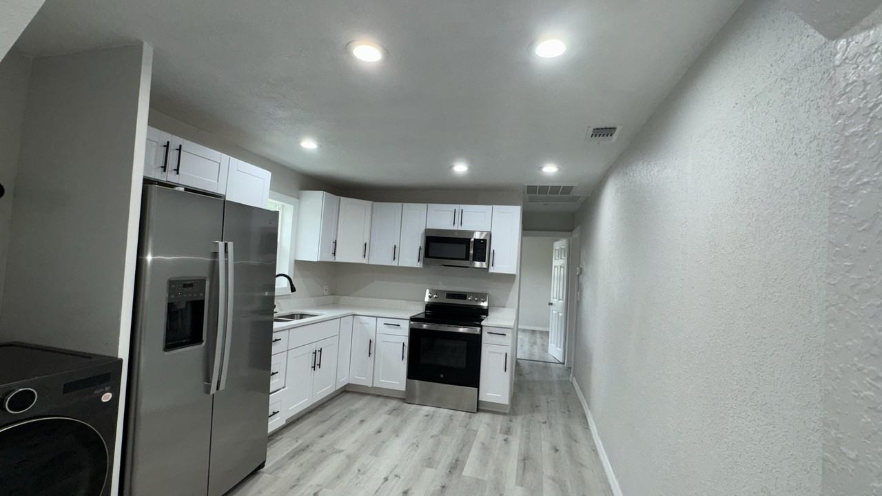 Olive Ave - Photo 7 of 15
