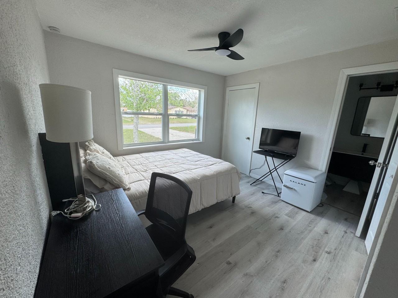 Olive Ave - Photo 5 of 10