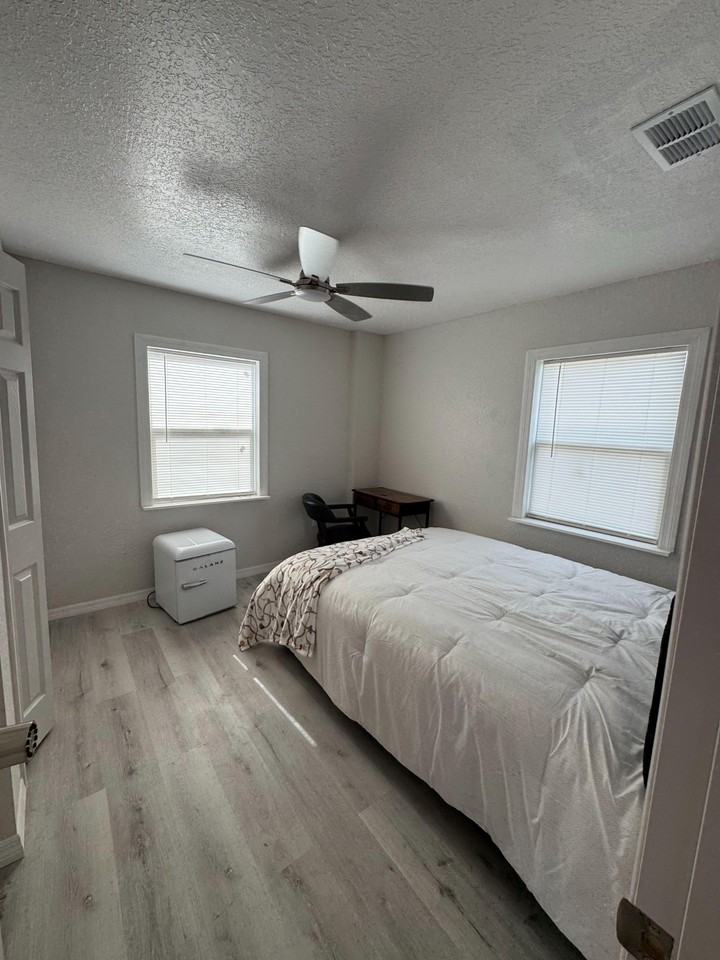 Olive Ave - Photo 6 of 10