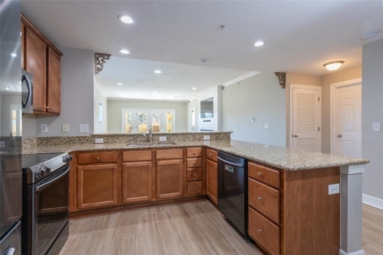 300 Bella Harbor Ct - Photo 5 of 39