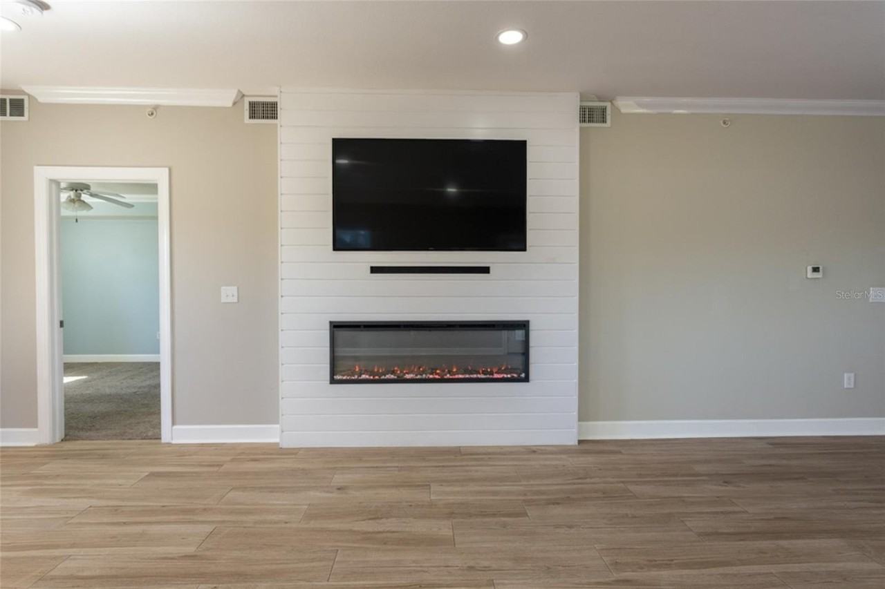 300 Bella Harbor Ct - Photo 7 of 39