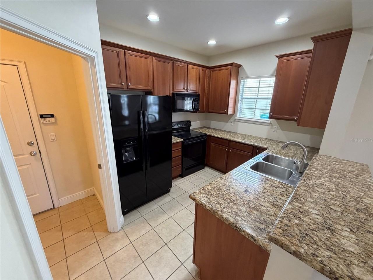 3400 Golfview Blvd #A - Photo 4 of 28