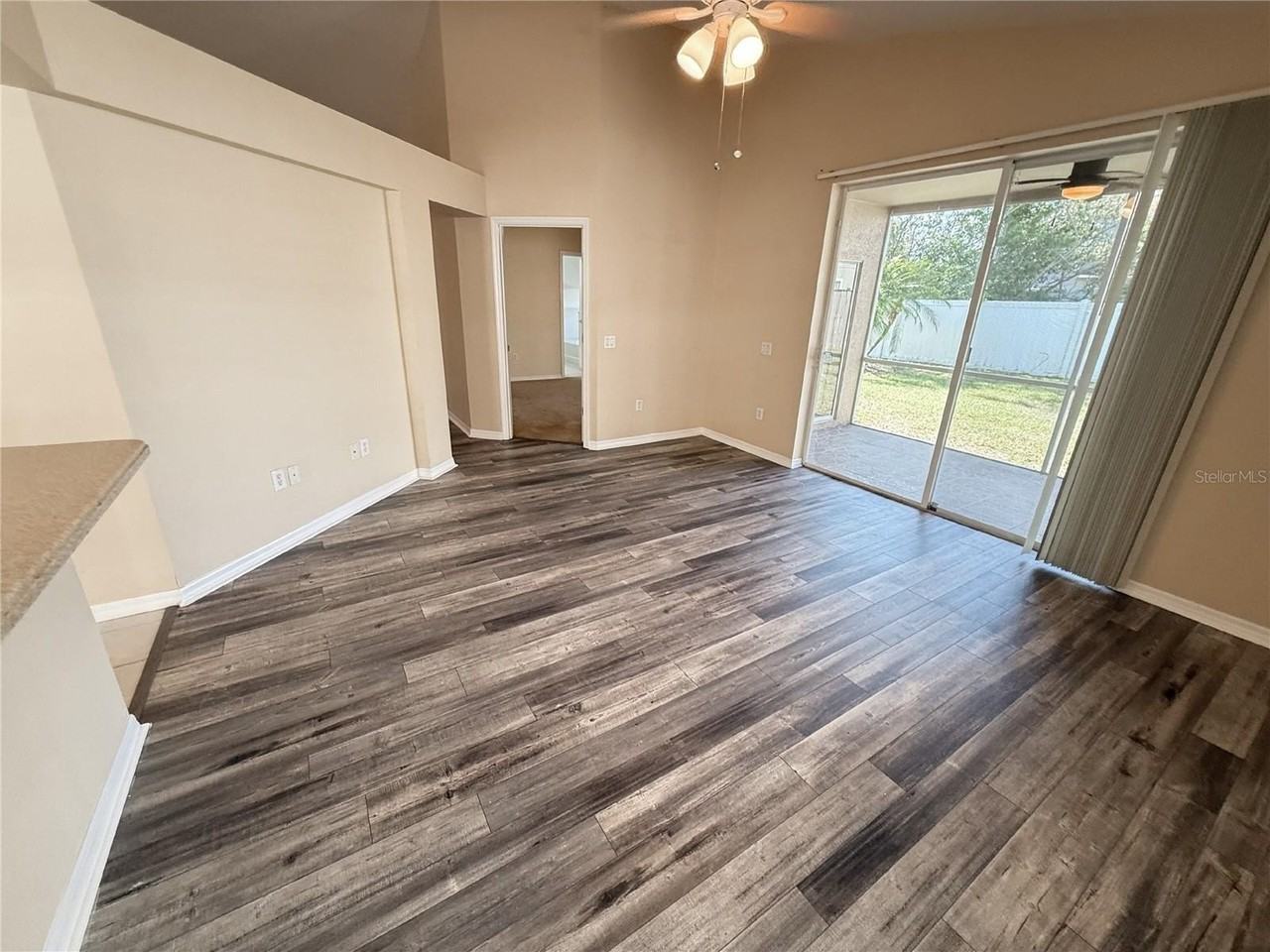 13047 Bridleford Dr - Photo 4 of 33