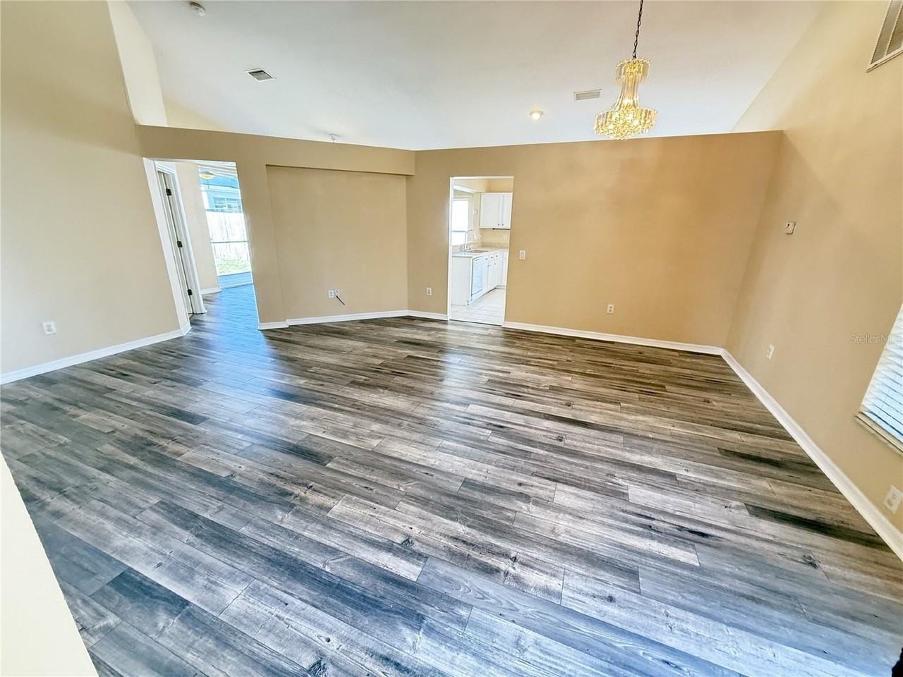 13047 Bridleford Dr - Photo 7 of 33