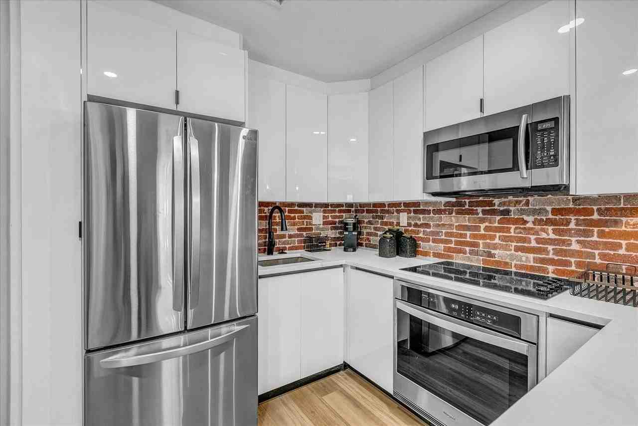 6711 S Cortez St - Photo 6 of 32