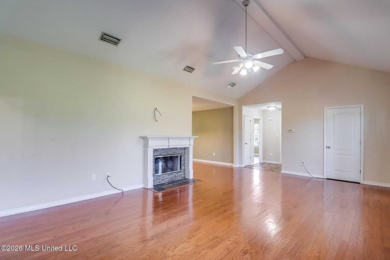 17259 Moran Rd - Photo 4 of 20