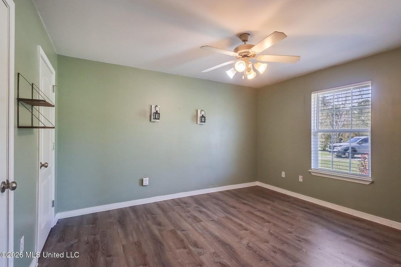 17259 Moran Rd - Photo 7 of 20