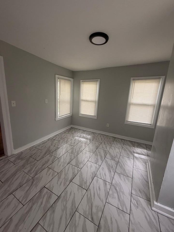32 Redfield St #2 - Photo 4 of 8