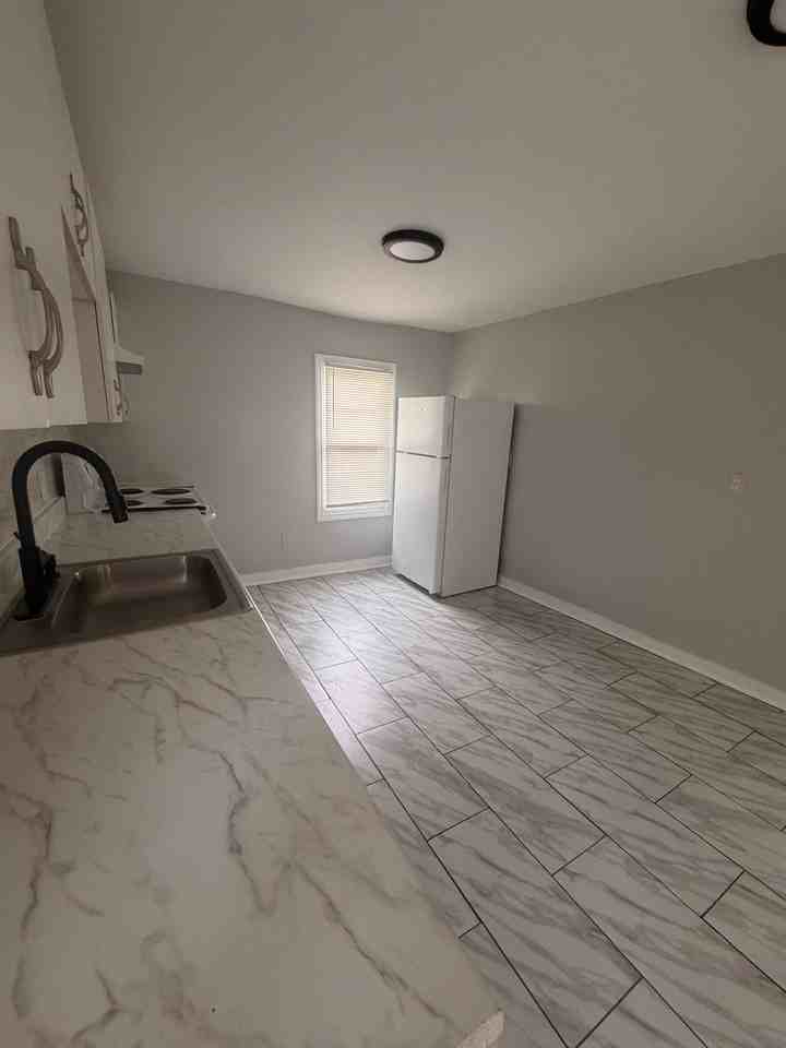 32 Redfield St #2 - Photo 5 of 8