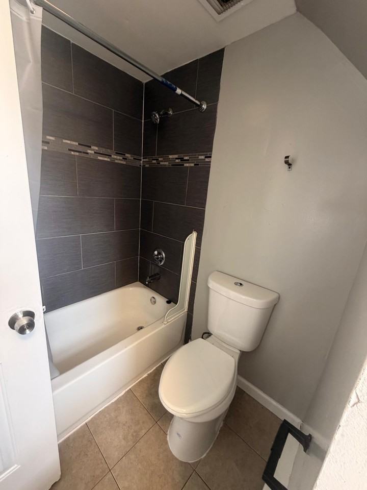 467 Connecticut Ave #3 - Photo 2 of 9