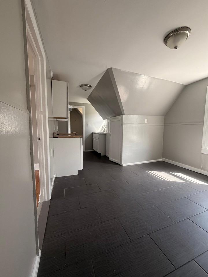 467 Connecticut Ave #3 - Photo 5 of 9