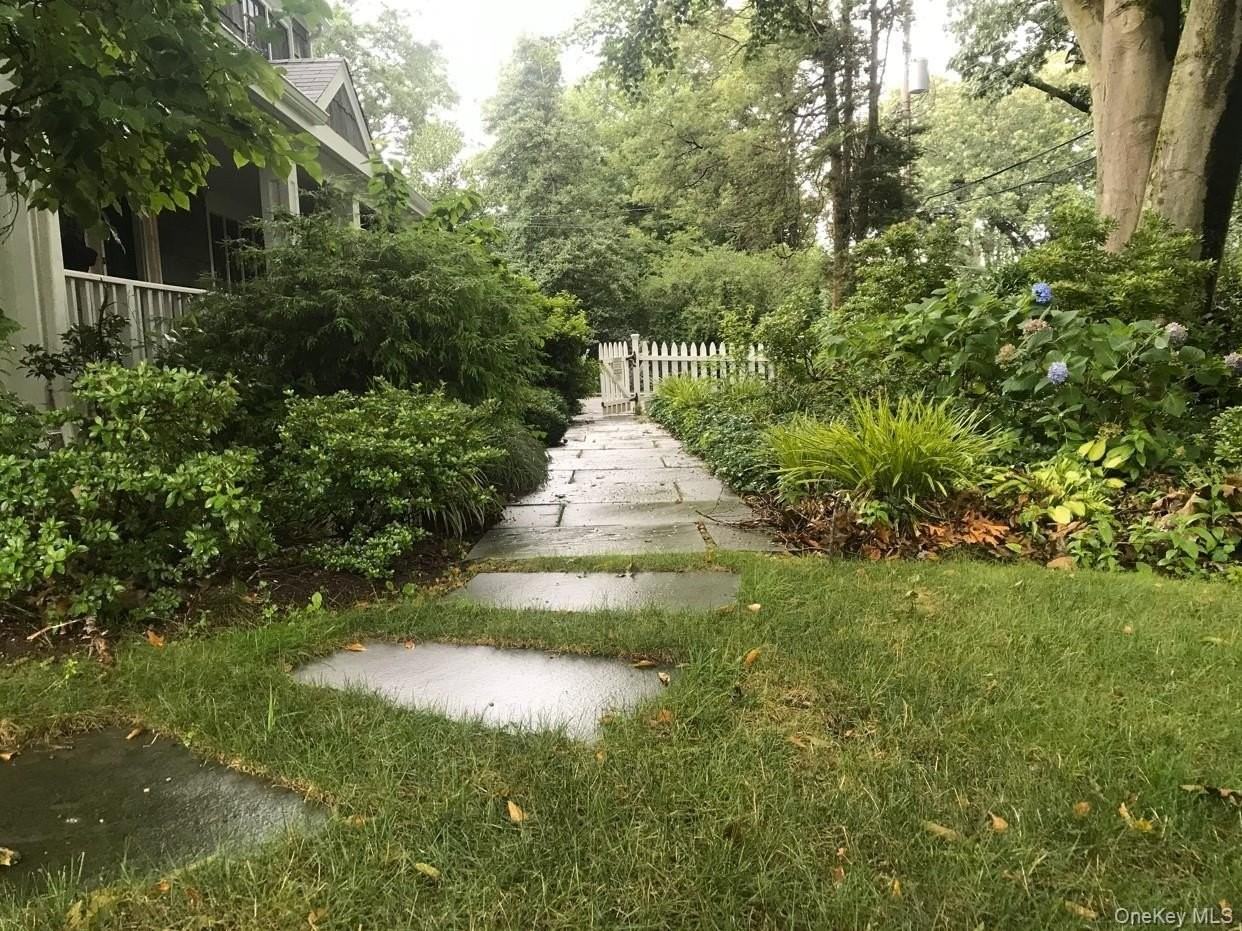 21 Westbank Rd - Photo 2 of 32