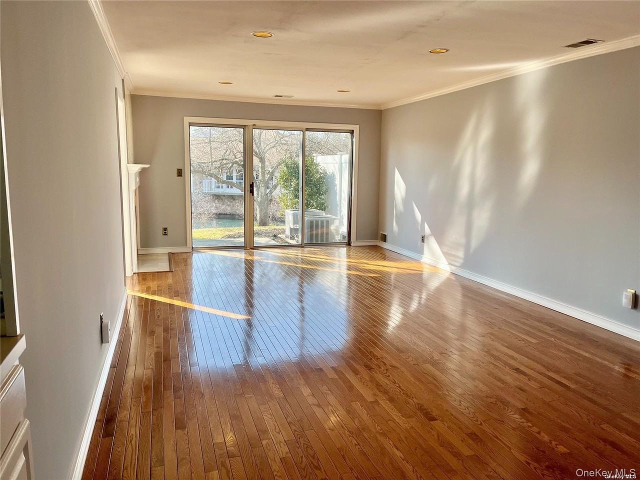 132 Fairfield Dr - Photo 4 of 32