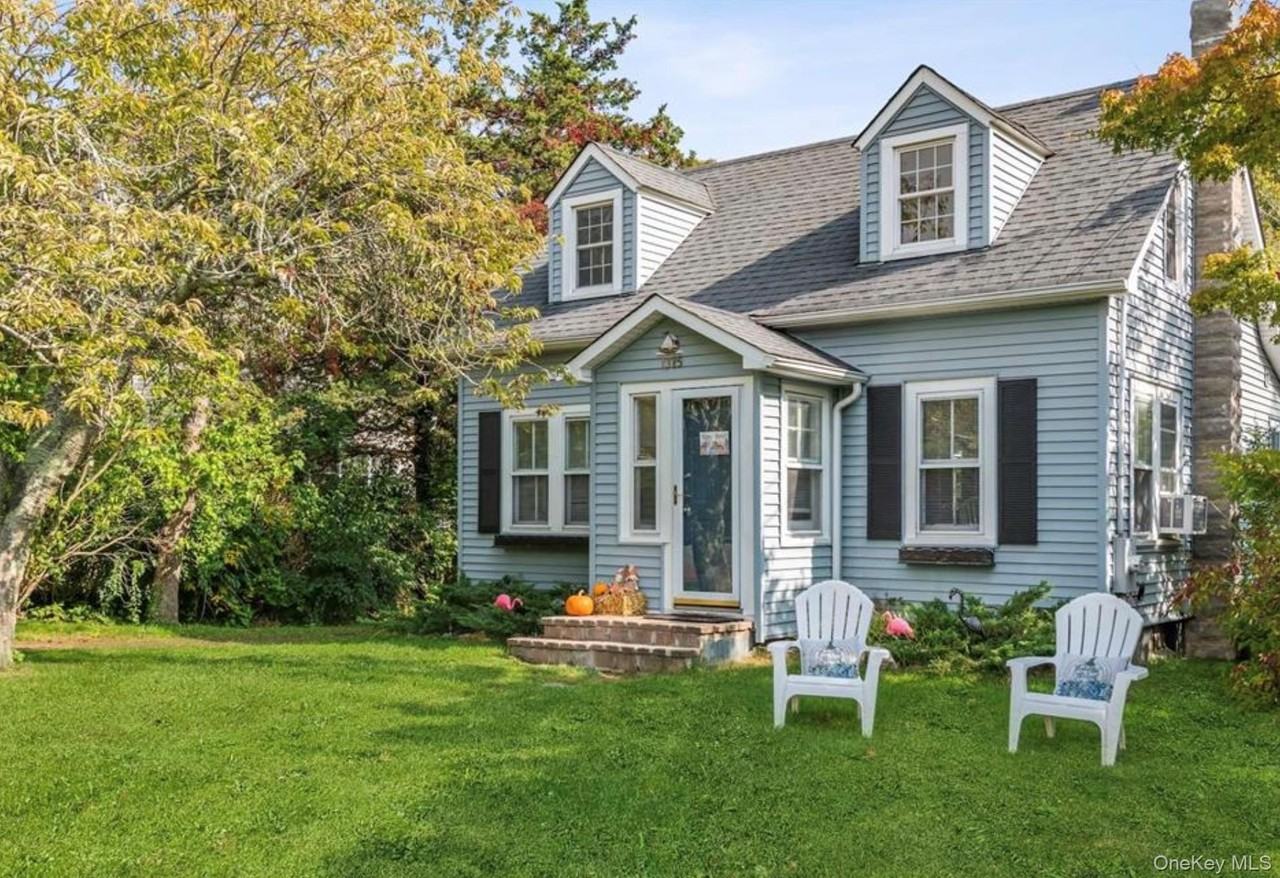 1385 Old Shipyard Ln - Photo 2 of 17