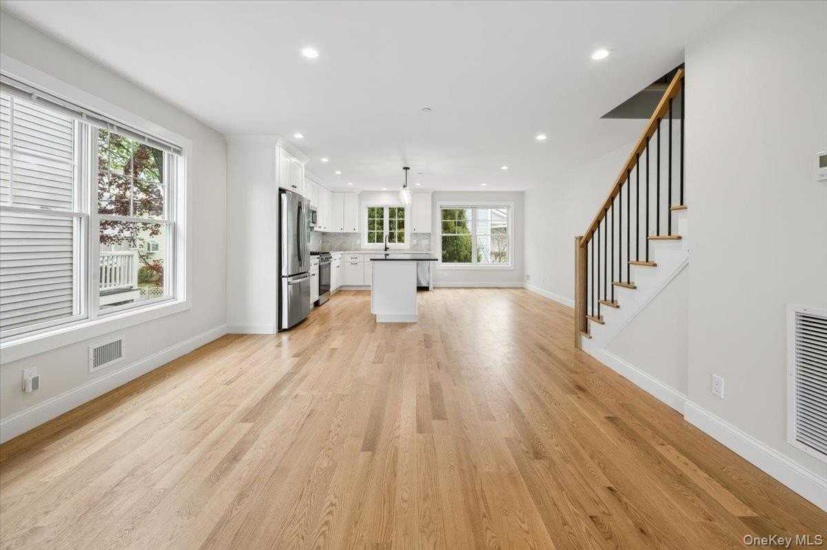 87 Crystal St - Photo 6 of 16