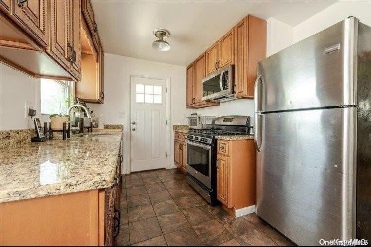22 Pine Ln - Photo 2 of 12