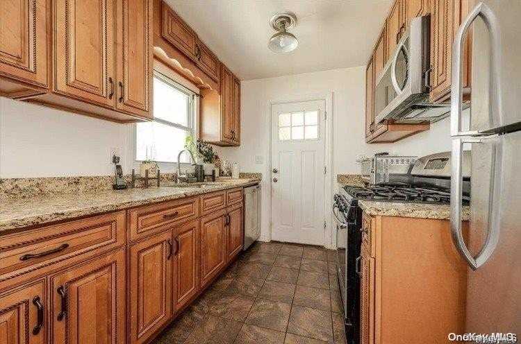 22 Pine Ln - Photo 7 of 12