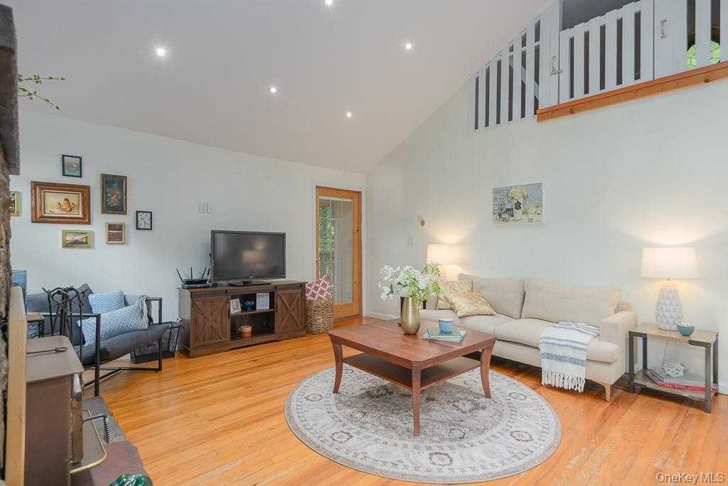 56 Bluff Ave - Photo 6 of 26