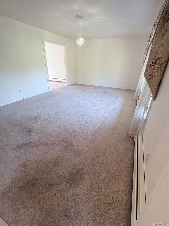 216 Maple Ave - Photo 3 of 31