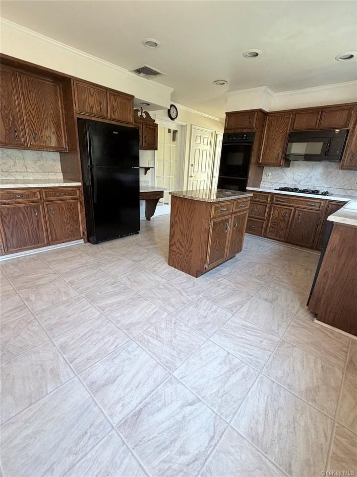 216 Maple Ave - Photo 6 of 31