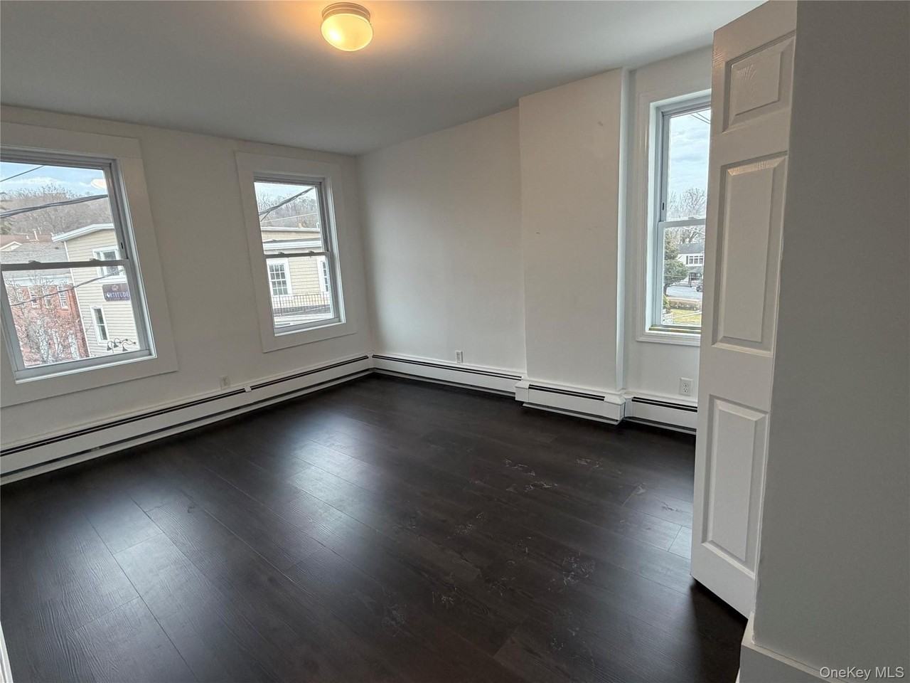 304 Main St - Photo 2 of 9