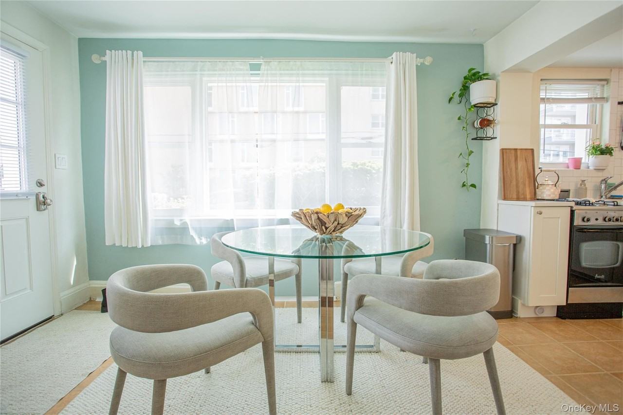 557 Shore Rd - Photo 4 of 16