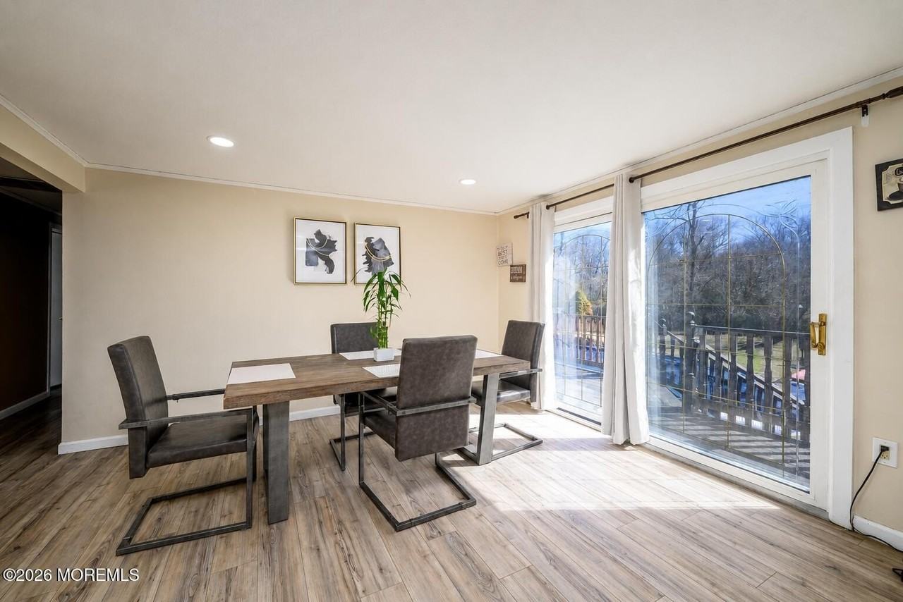 570 Eltone Rd - Photo 6 of 37