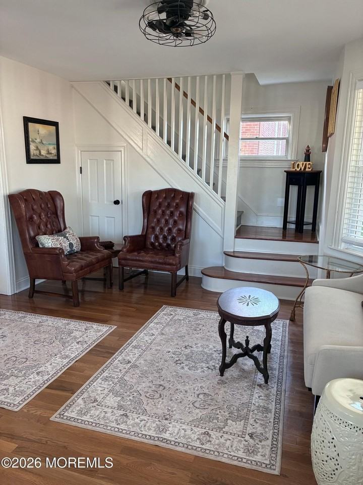 179 Bay Ave - Photo 4 of 23