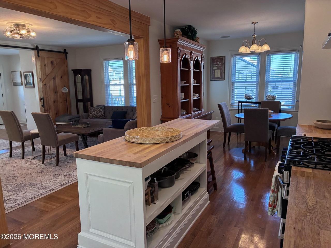 179 Bay Ave - Photo 6 of 23