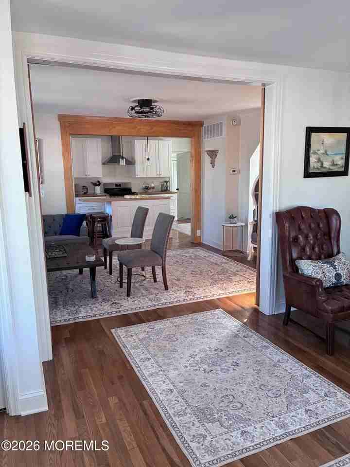 179 Bay Ave - Photo 7 of 23