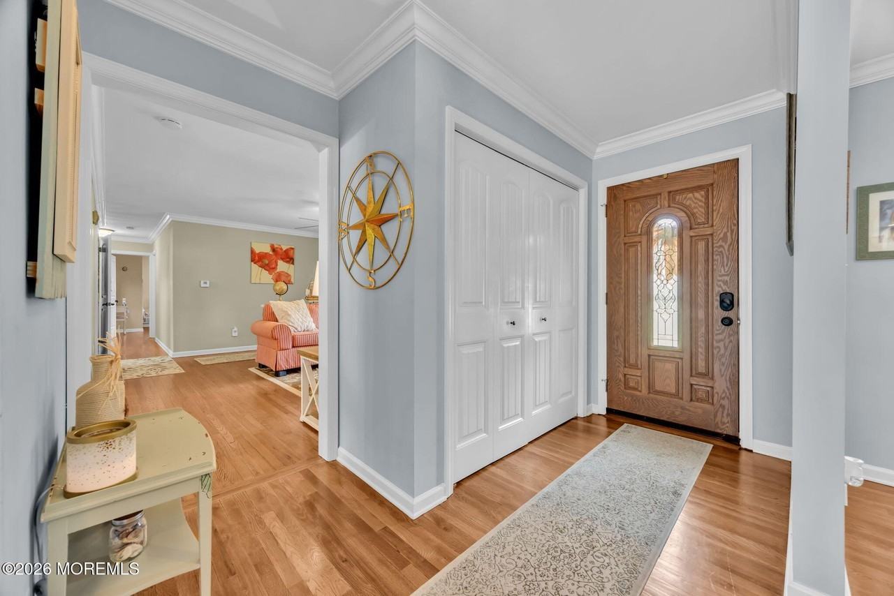 60 Farrell Dr - Photo 5 of 36