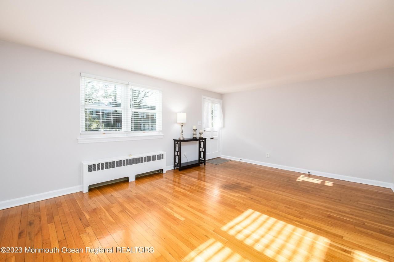 19 Manor Dr #202 - Photo 3 of 12