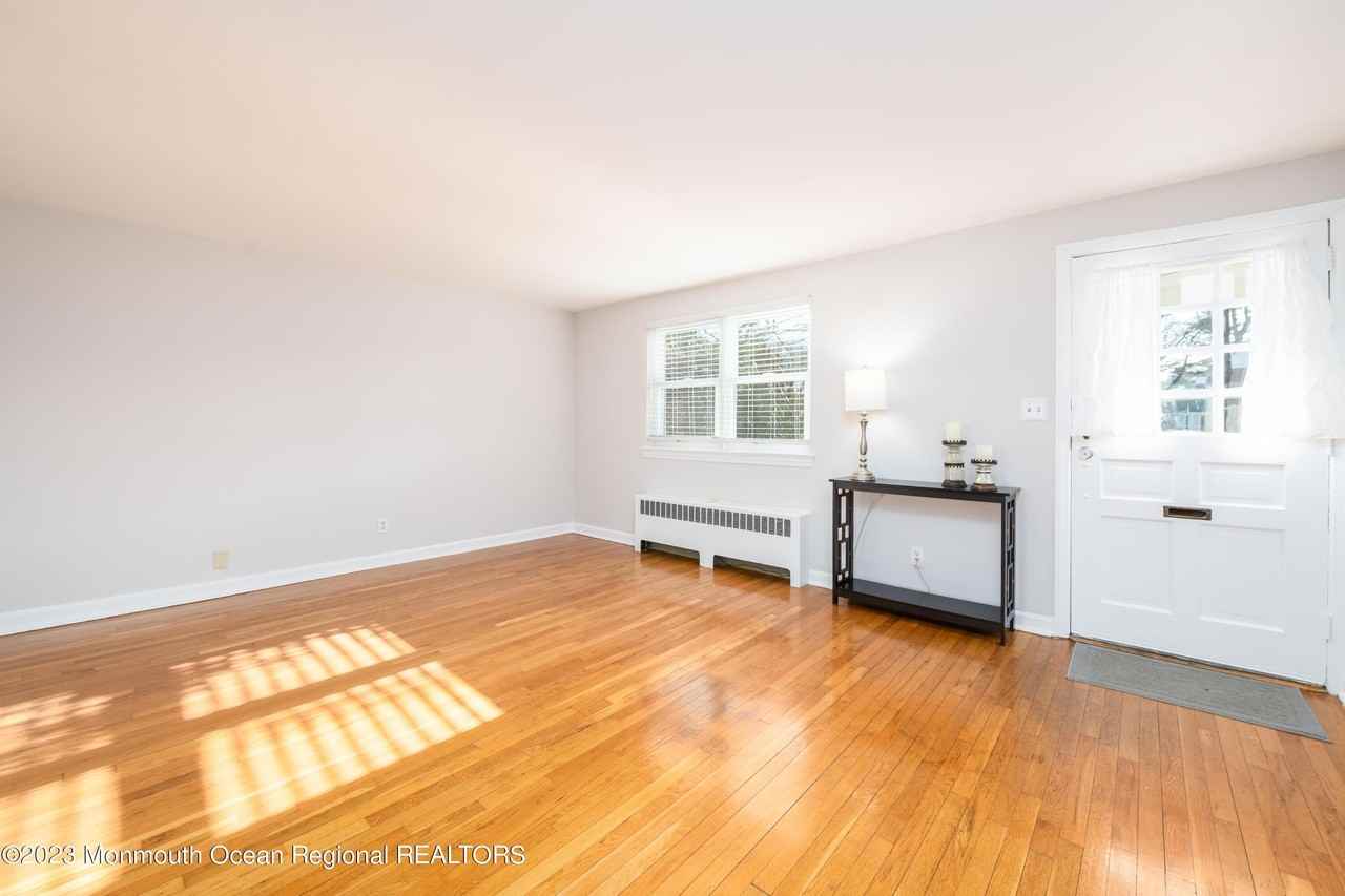 19 Manor Dr #202 - Photo 4 of 12