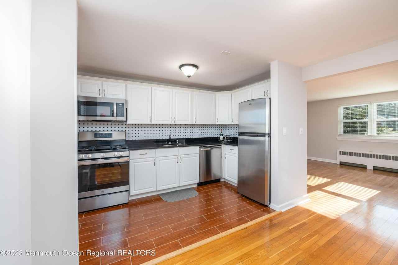 19 Manor Dr #202 - Photo 5 of 12